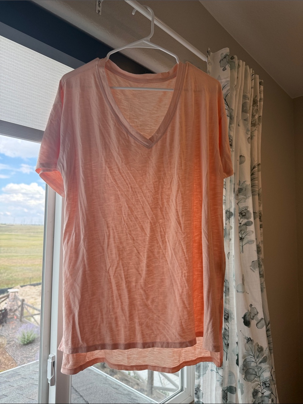 American Eagle Outfitters Peach V-Neck Short Sleeve Tee